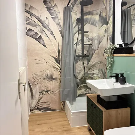 Modernes Zentrales Designer I Perfekt Fuer Arbeiten & Familien Apartment
