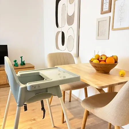 Modernes Zentrales Designer I Perfekt Fuer Arbeiten & Familien Lejlighed